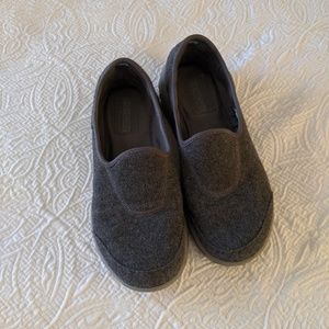 Grey Skechers Size 8